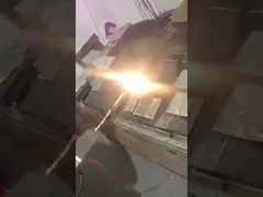 Mesin pembersih laser genggam dengan port QBH berkinerja tinggi untuk beberapa sumber laser