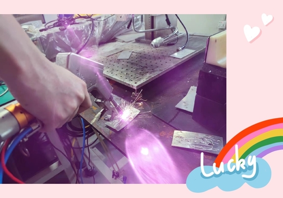 Harga yang bagus 3000W Fiber Laser Welding Head Reflektif Lens Kompatibel dengan Berbagai Fiber Laser on line